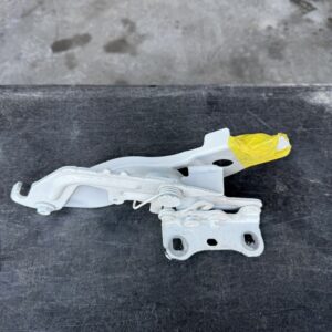 Панта за капак Mercedes-Benz – A1778801200