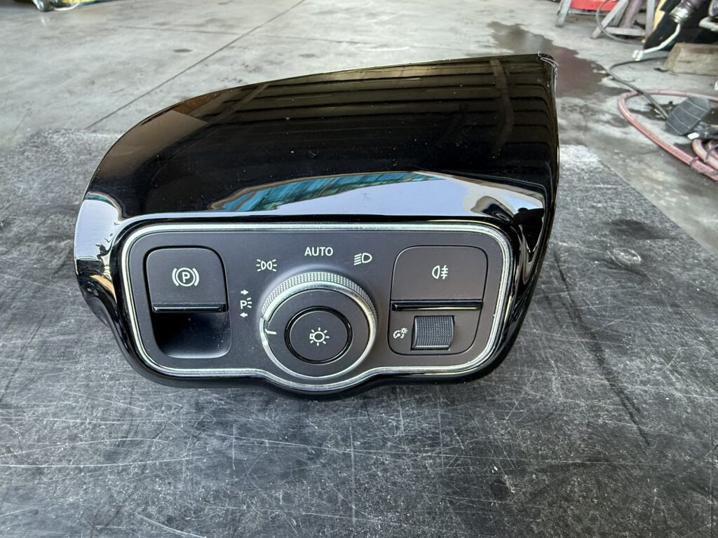 Оригинален превключвател за фарове / ръчна спирачка Mercedes-Benz – OEM A 247 905 29 02