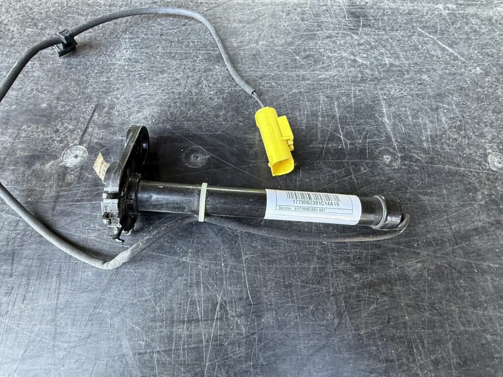 Оригинален задвижващ механизъм за преден капак Mercedes-Benz – OEM A 177 906 23 01 (C14A19)
